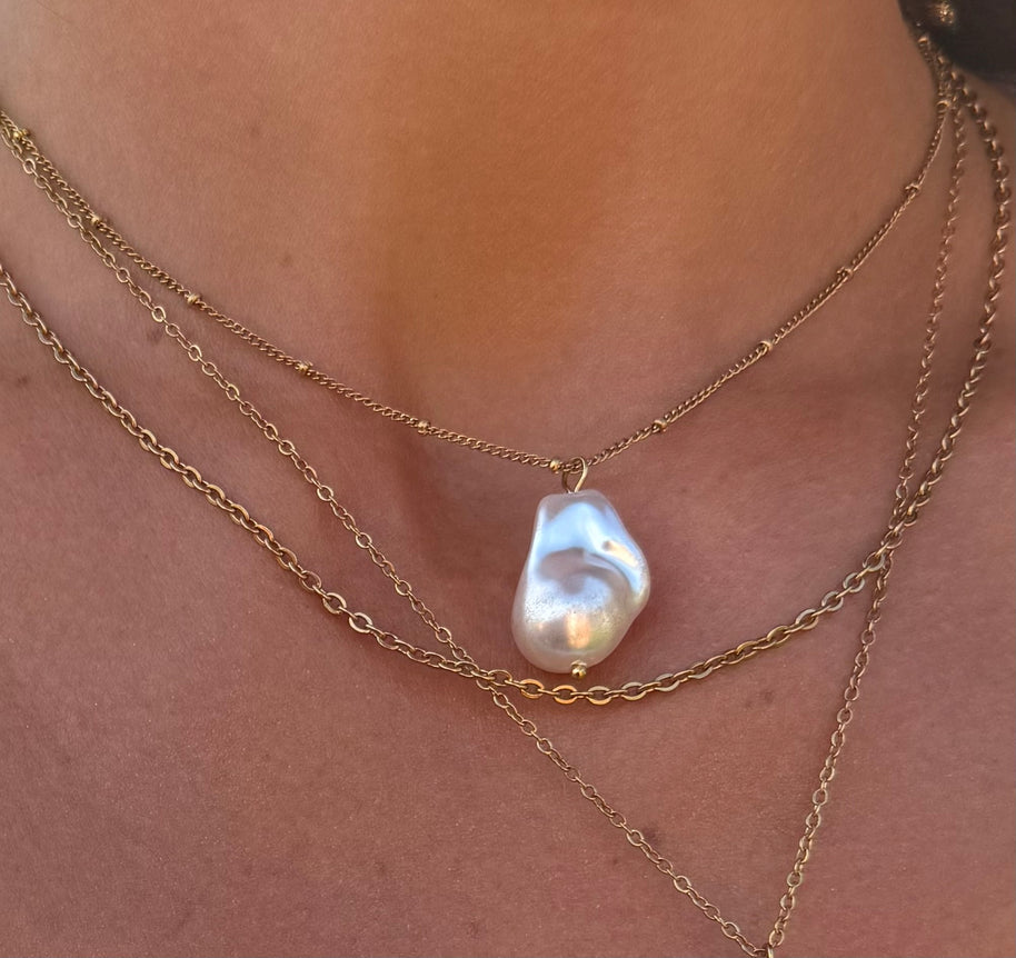 Pearly White Necklace