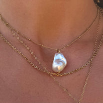 Pearly White Necklace