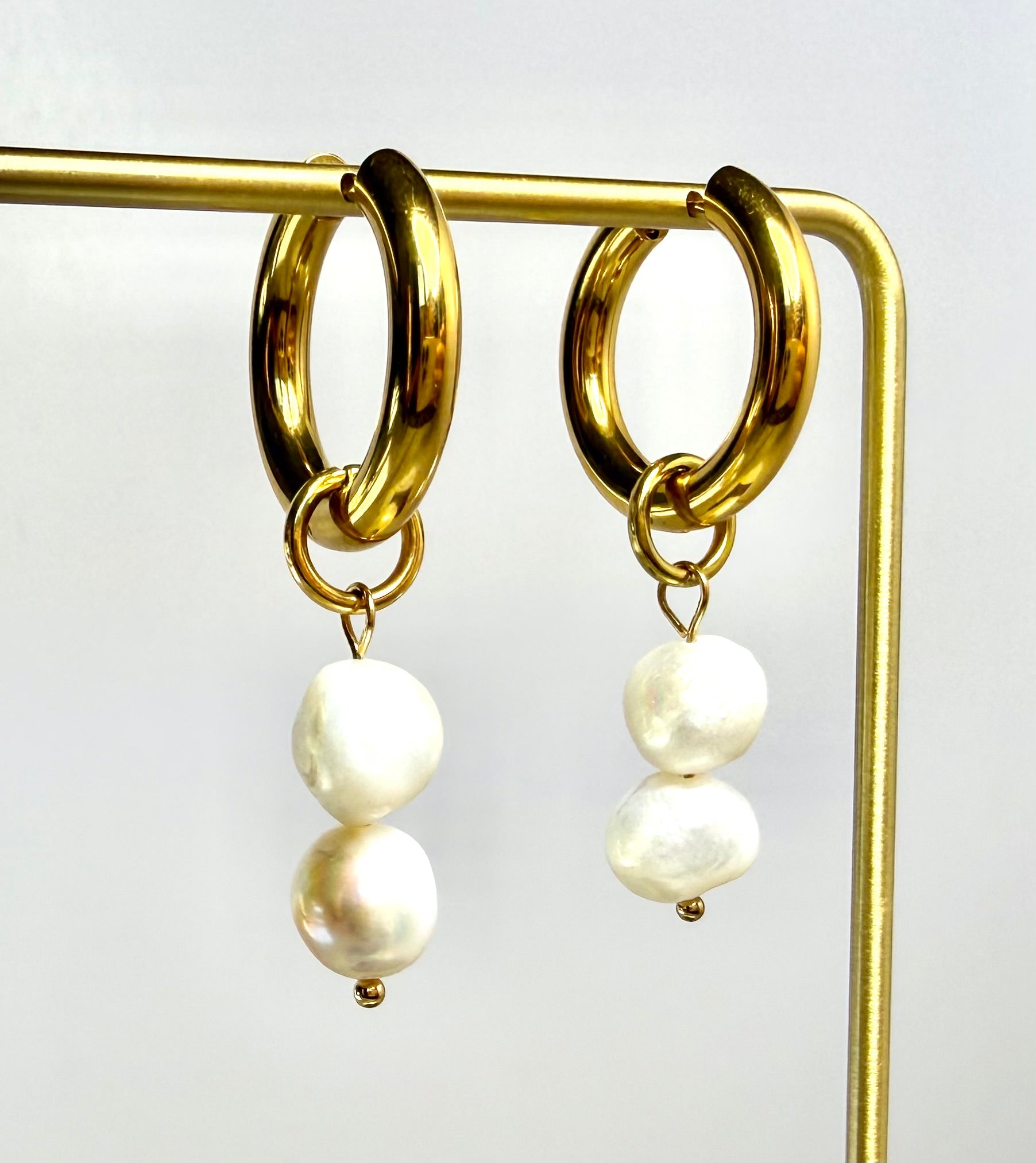 Pearly White Earring