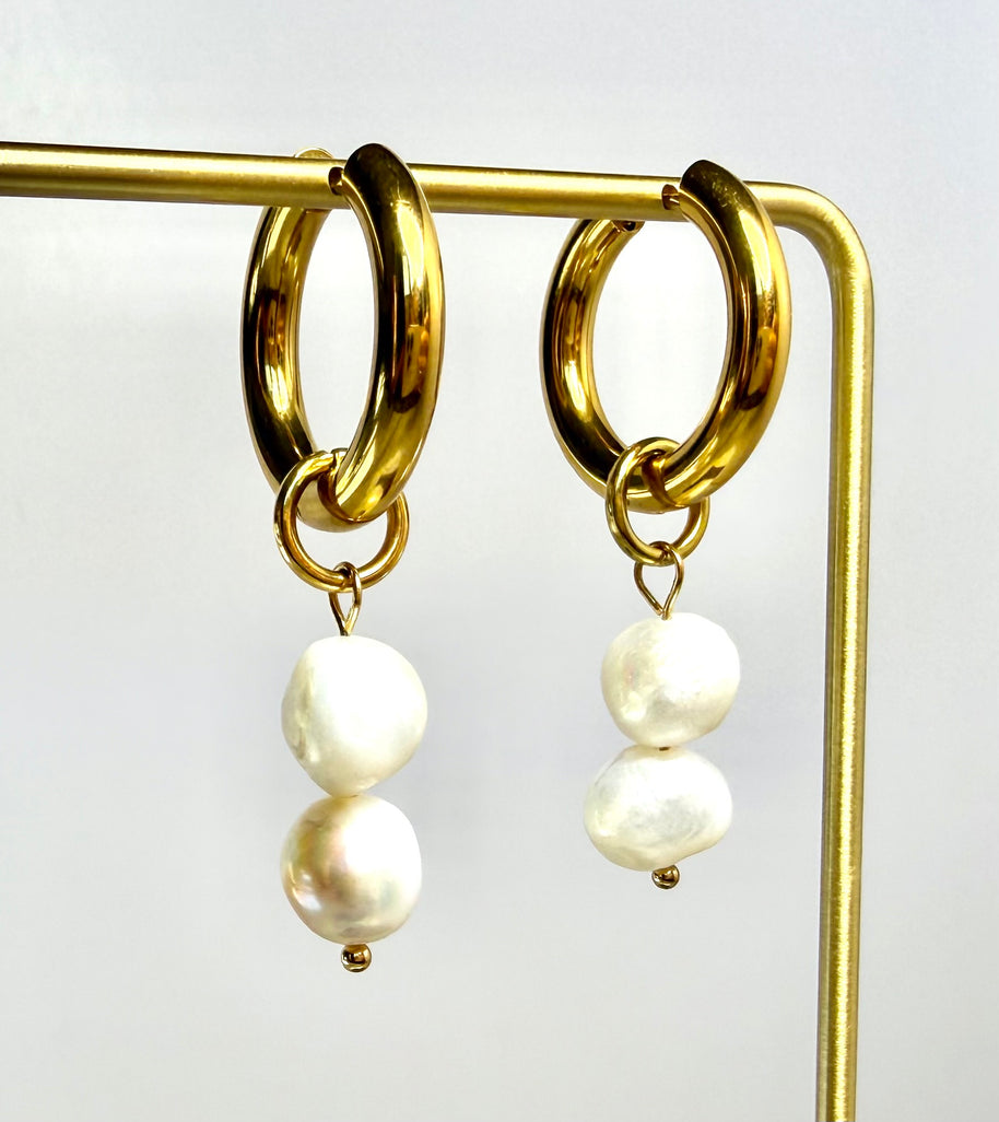 Pearly White Earring