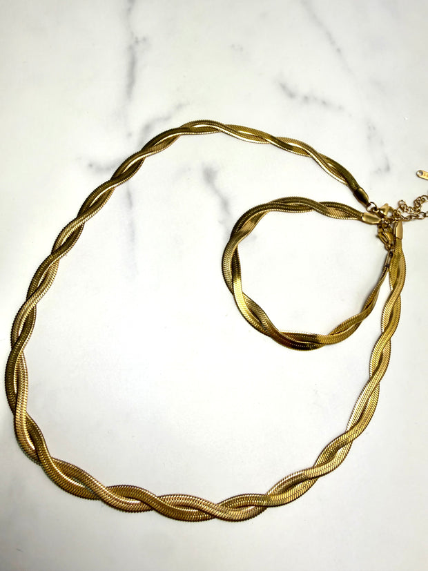 Twist and Turn Necklace
