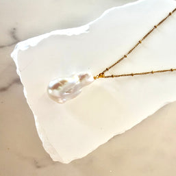 Pearly White Necklace