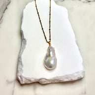 Pearly White Necklace