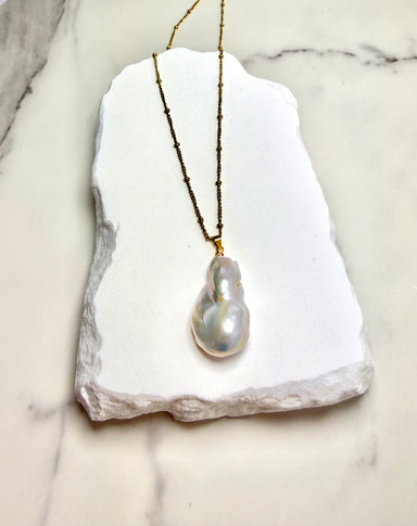 Pearly White Necklace