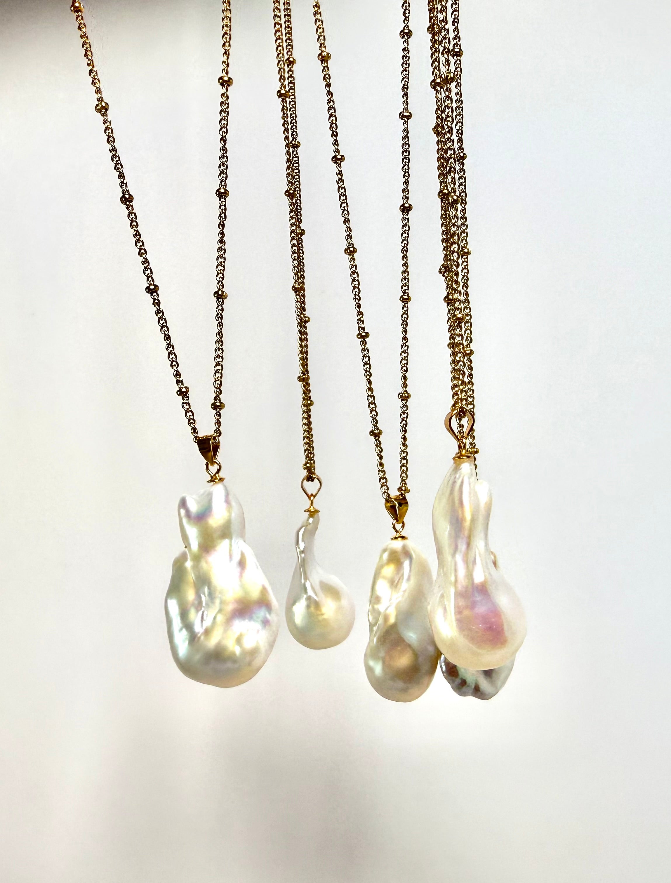 Pearly White Necklace