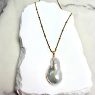 Pearly White Necklace