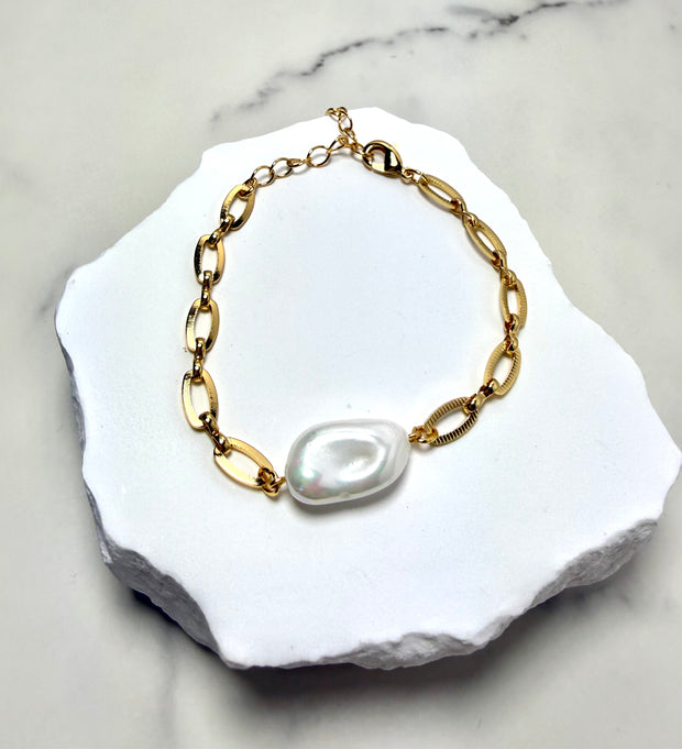 Pearly White Bracelet