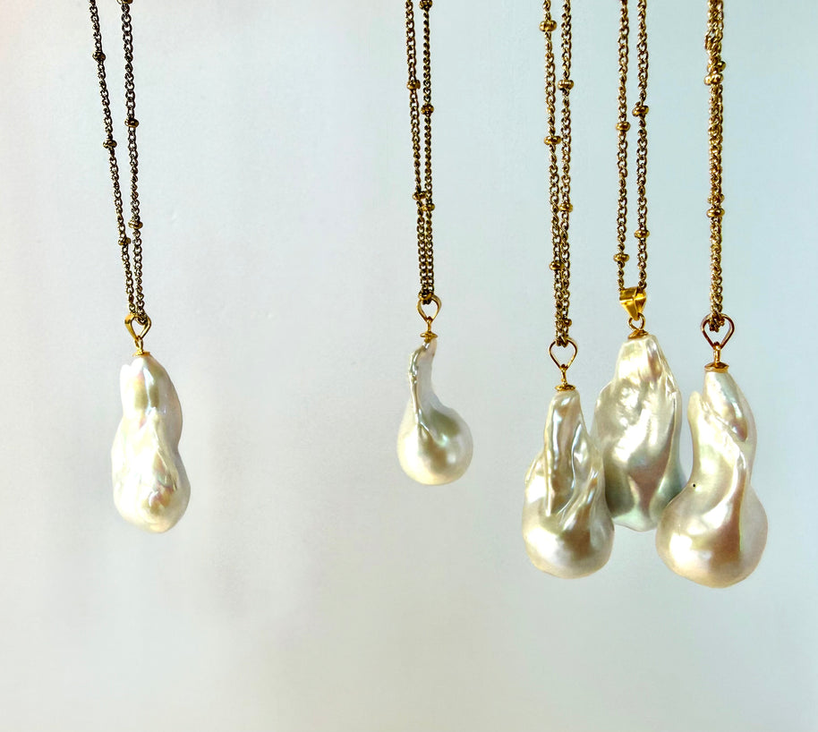 Pearly White Necklace