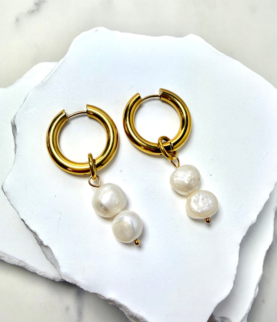 Pearly White Earring