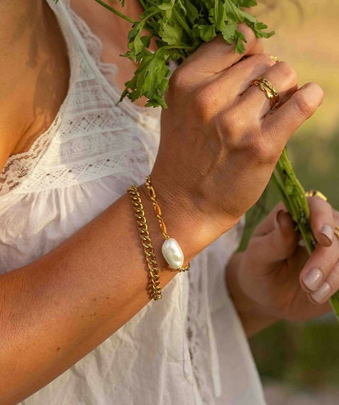 Pearly White Bracelet