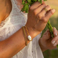Pearly White Bracelet