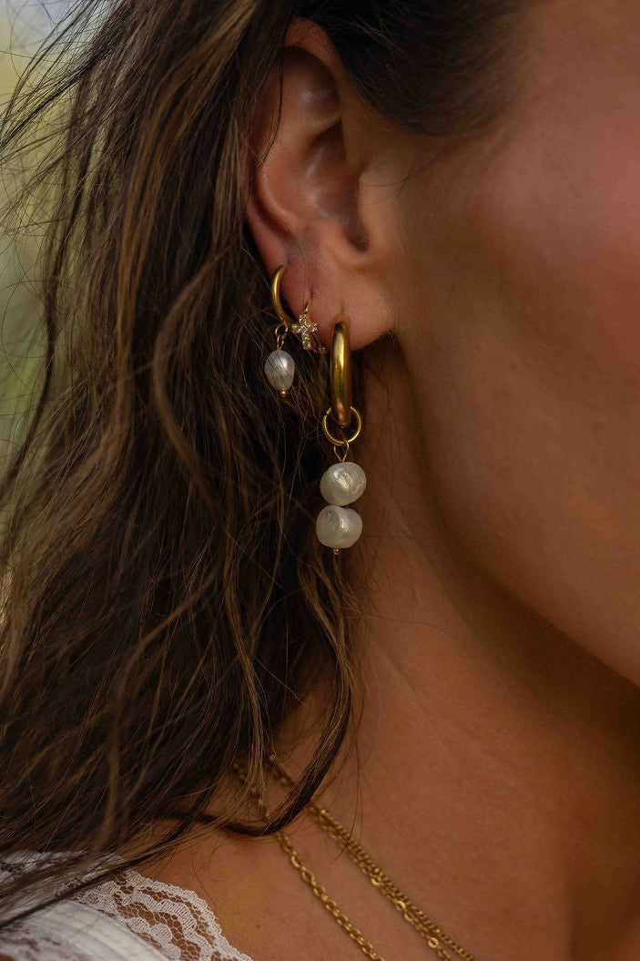 Pearly White Earring