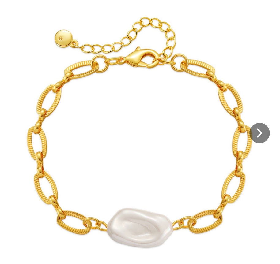 Pearly White Bracelet